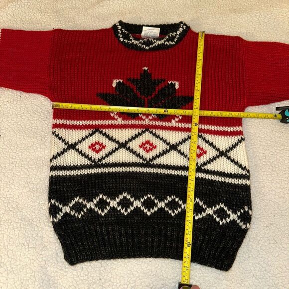 VINTAGE Large Chunky Crewneck Hand Knit Sweater Red White Charcoal Snowflake EUC - Picture 9 of 11